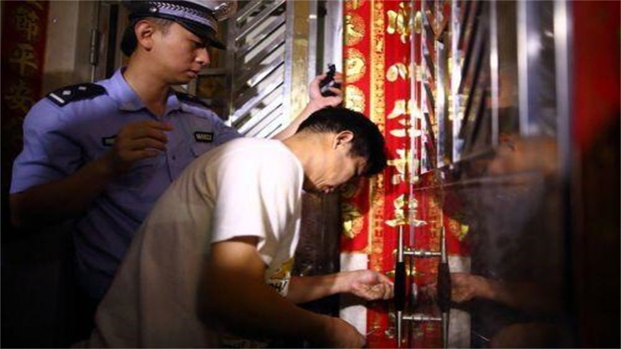 临夏请开锁师傅开了锁后，师傅为什么一般都不进门，就算主人请也不进去？